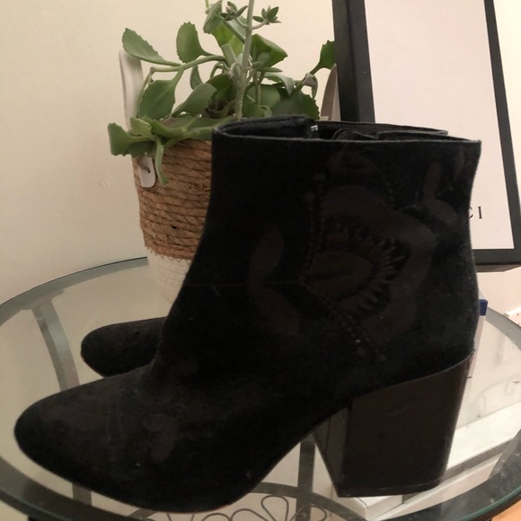 ✨French Connection✨Suede Floral Booties - Picture 4 of 5